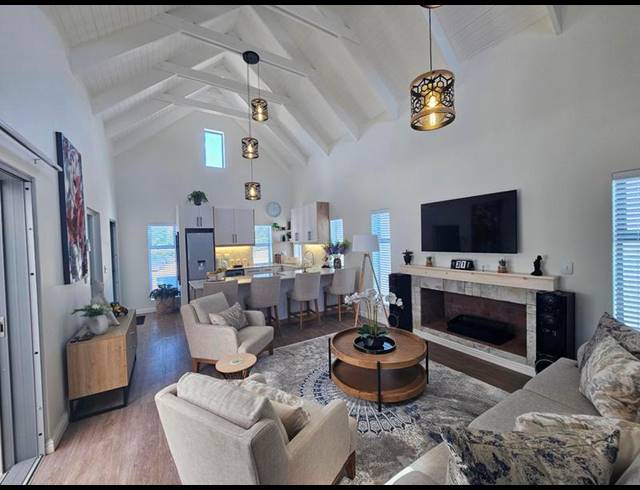 2 BEDROOM HOUSE FOR SALE IN SALDANHA HEIGHTS